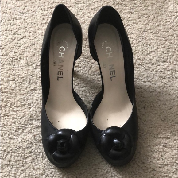 CHANEL Shoes - Chanel Floral Leather Pump